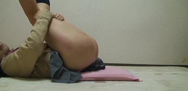  Japanese Schoolgirl Yurina Open Legs